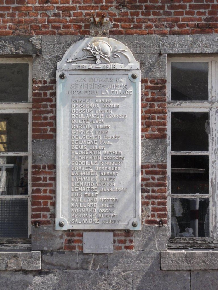 Sémeries (59440)  monument aux morts à Zorées