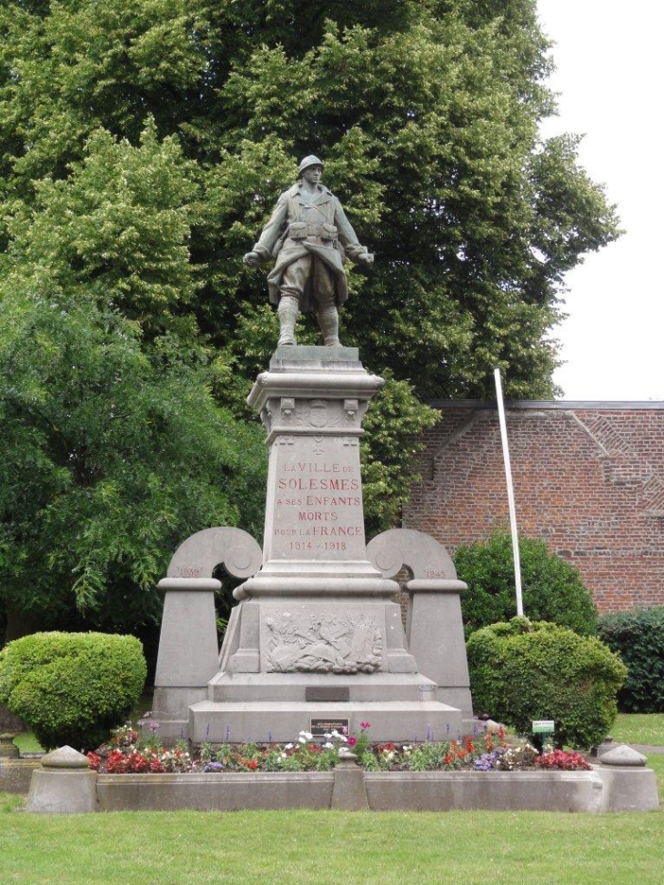 Solesmes (59730) monument aux morts