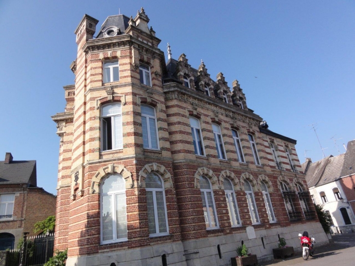 Solre-le-Château (59740) bâtiment appelé: le nouveau château