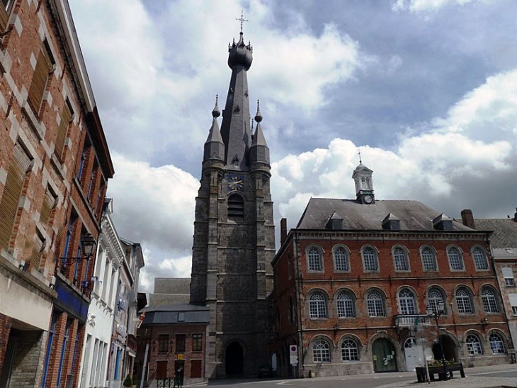 Le centre : l'église et l'hôtel de ville - Solre-le-Château