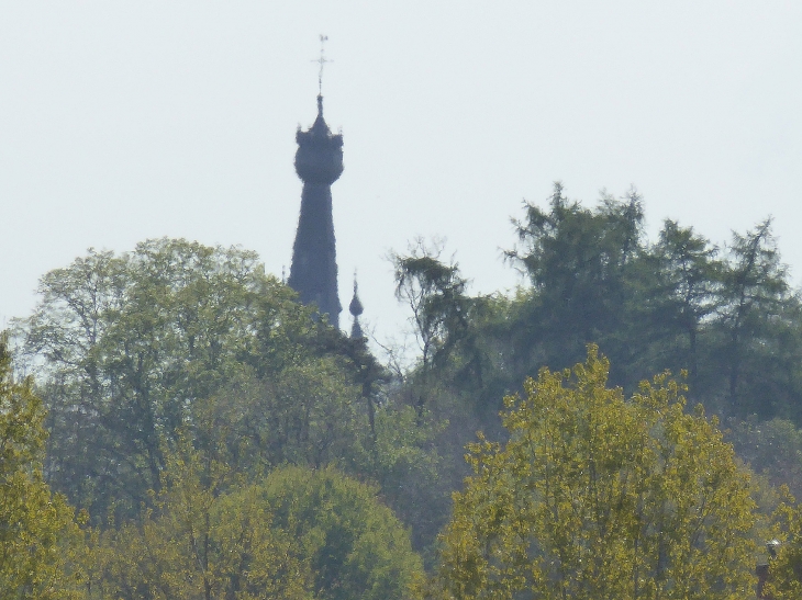 Le clocher visible de Sars Poteries - Solre-le-Château