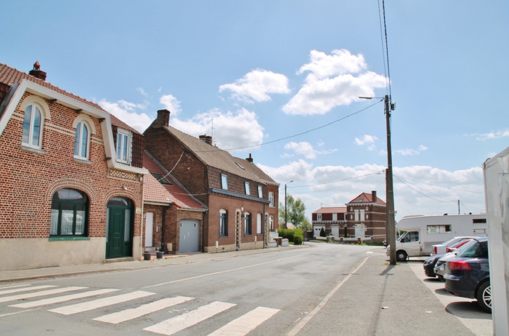 Le Village - Strazeele