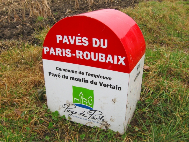 La Borne des 570m de pavés PARIS - ROUBAIX au Moulin de TEMPLEUVE