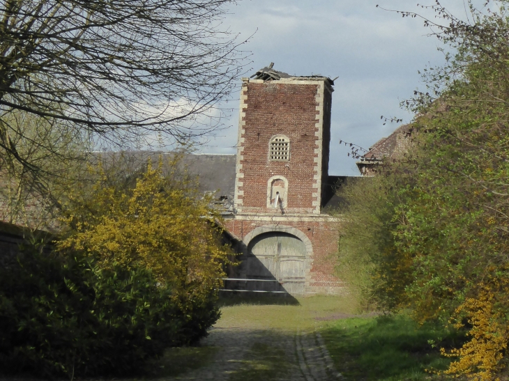 Le pigeonnier porche d'une vieille ferme - Tilloy-lez-Cambrai