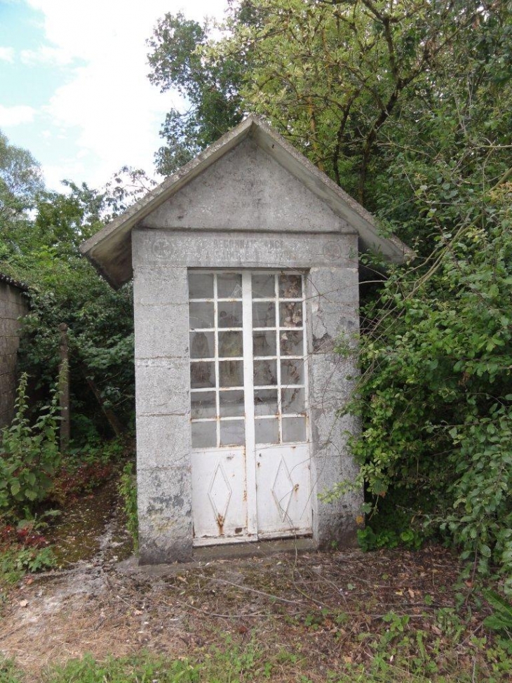 Trélon (59132) chapelle au nord de Trélon, extérieur