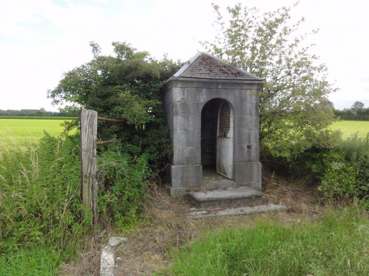 Trélon (59132) chapelle D951 à l'est de Trélon