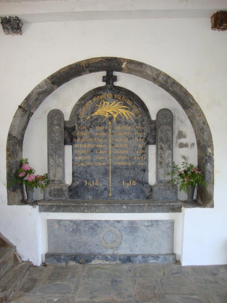 Troisvilles (59980) monument aux morts