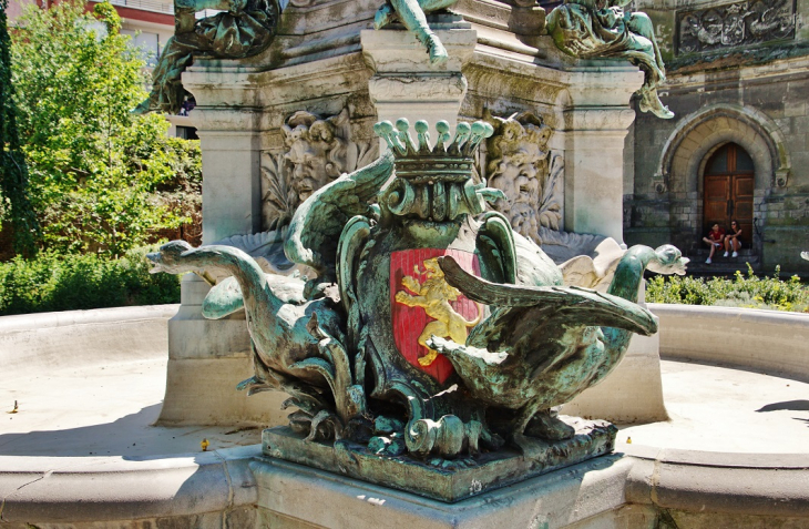 Fontaine ( Detail ) - Valenciennes