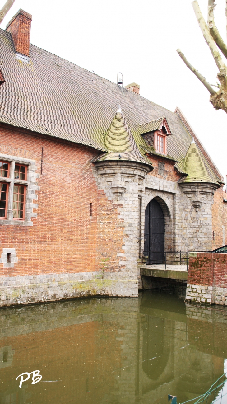 Ferme Fortifié des Templiers 14 Em Siécle - Verlinghem