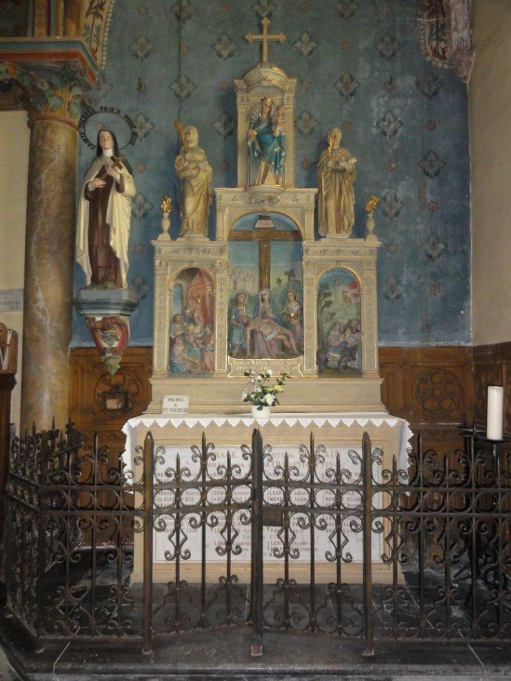 Vertain (59730) église Saint Pierre, autel à droite 