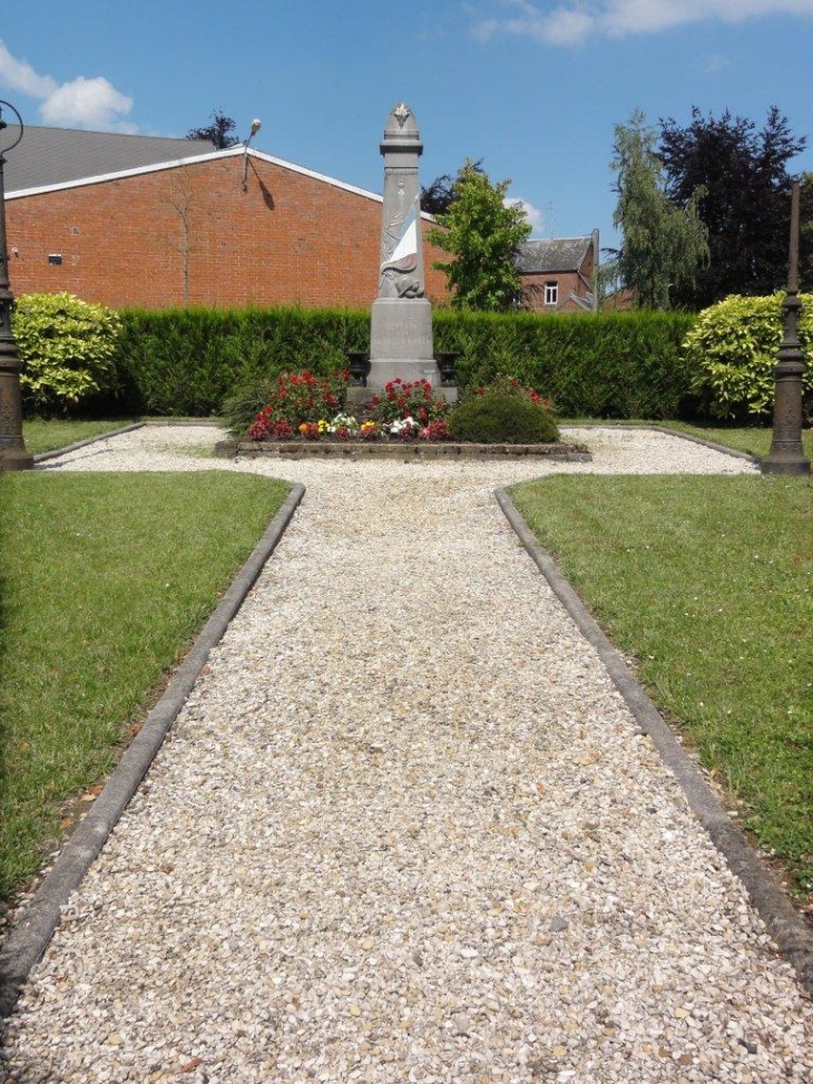 Vertain (59730) monument aux morts