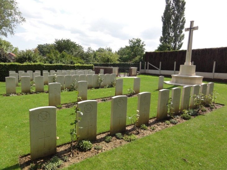Vertain (59730)  extension du cimetière communal (= Commonwealth War Graves cemetery) 