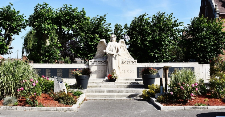 Monument-aux-Morts - Vieux-Berquin