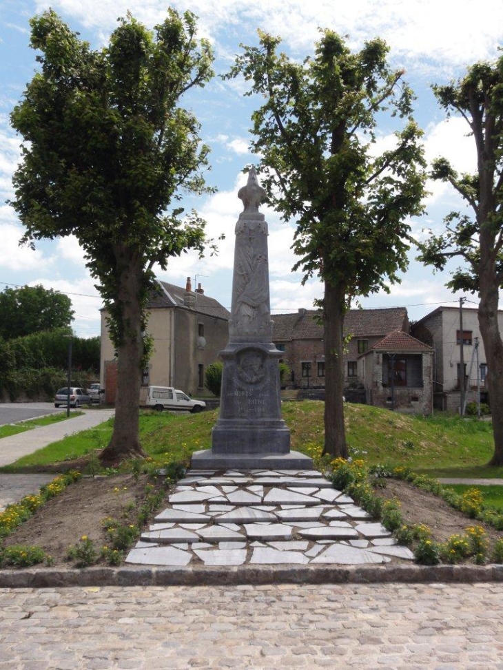 Vieux-Reng (59600) monument aux morts