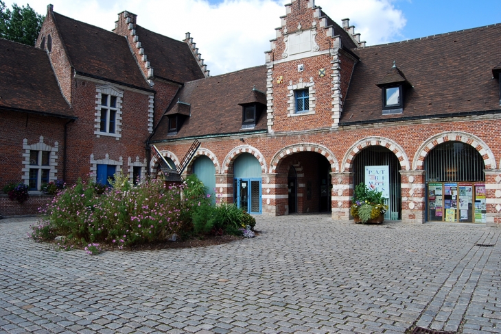 Cour du château  - Villeneuve-d'Ascq