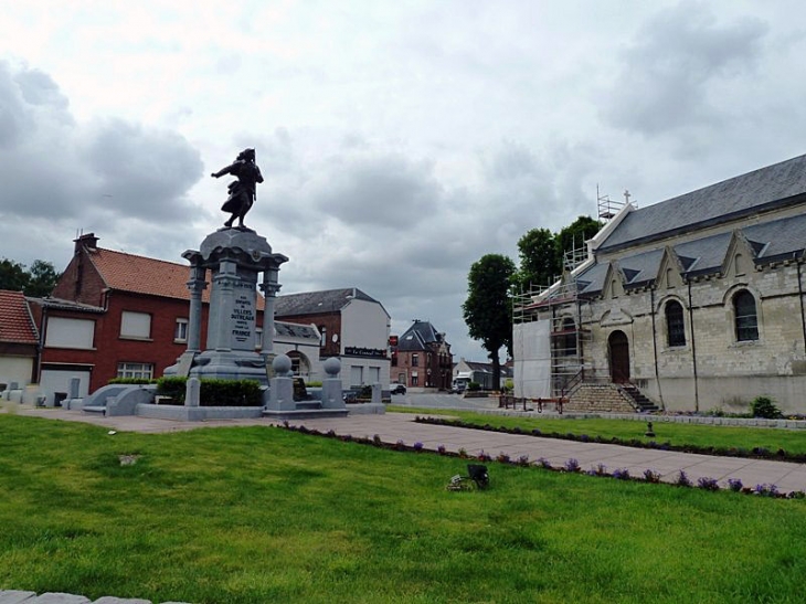 Le monument aux morts - Villers-Outréaux