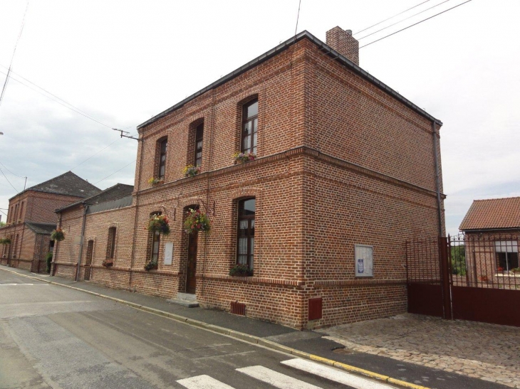 Villers-Pol (59530) école