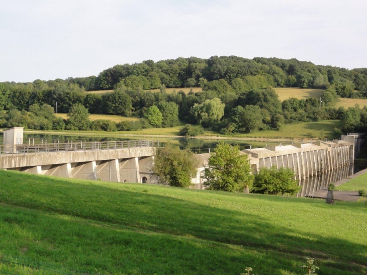 Willies (59740) barrage Lac du Val Joly