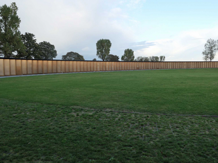 L'anneau de mémoire où sont gravés les noms de 579 606 soldats morts en Flandre et Artois pendant la 1ère guerre mondiale - Ablain-Saint-Nazaire