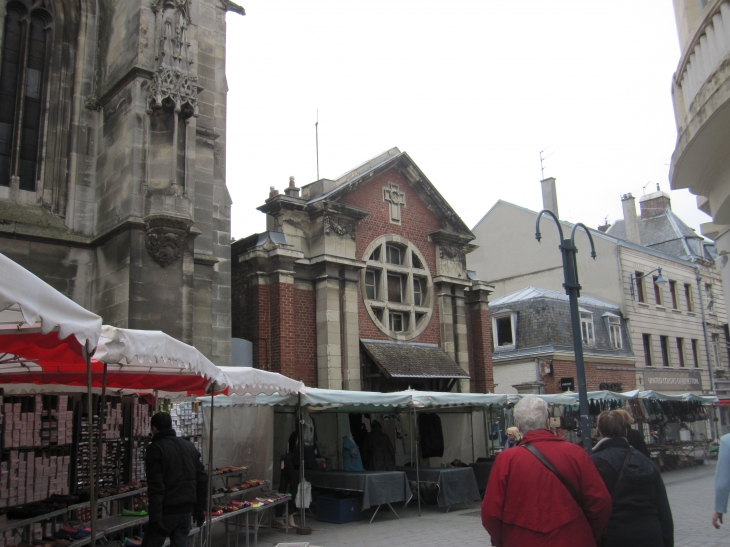 Centre-ville-jour-de-marche - Arras