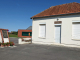 le petit monument aux morts devant la mairie