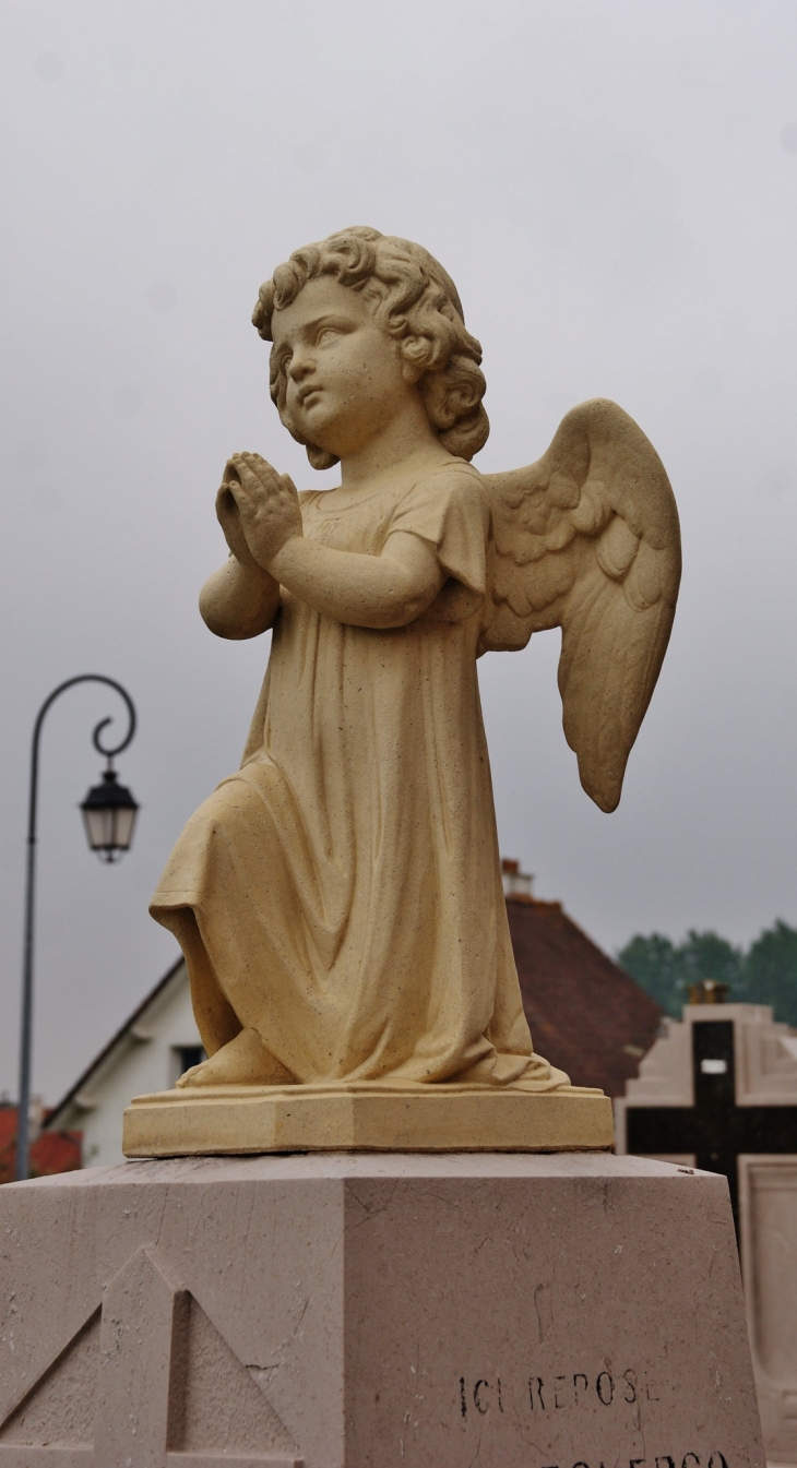 Au Cimetière  - Bellebrune