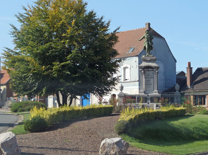 Le monument aux morts - Bertincourt