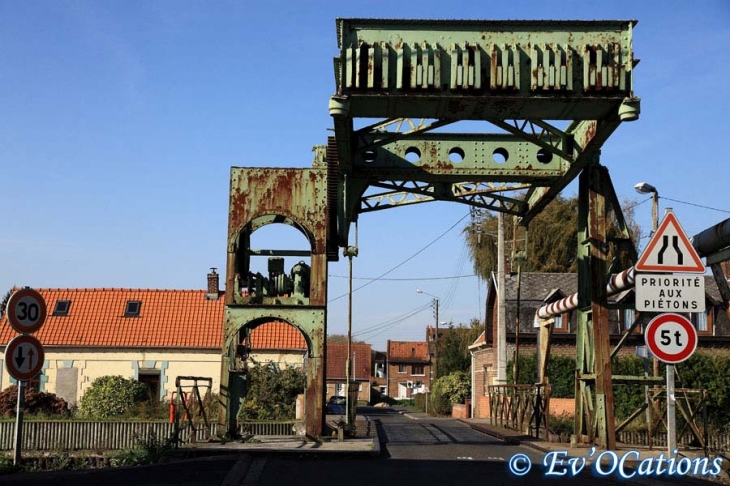 Pont levis - Préolan;  je vous invite à faire un petit tour sur mon site : http://evocation2882.zenfolio.com/ - Credit: - Beuvry