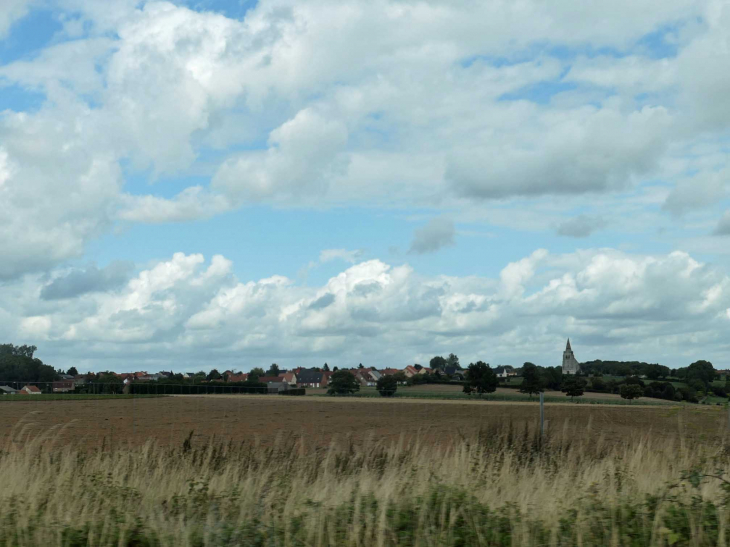 Le village vu de l'autoroute A26 - Blessy