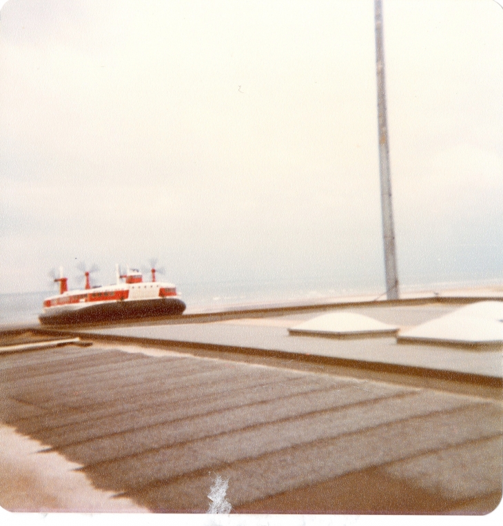 Hovercraf, rapide, bruyant, étonnant, impressionnant. pourquoi l'avoir arreté ? - Calais