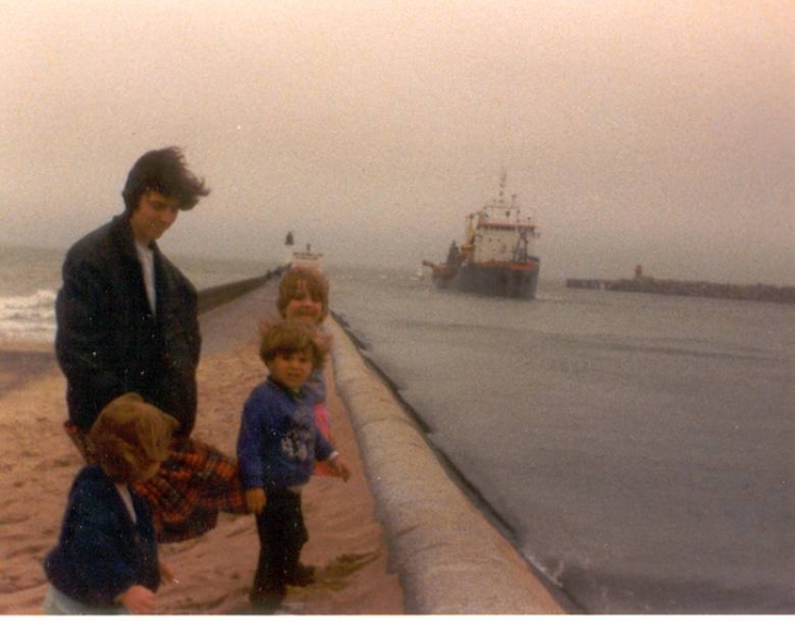 Première fois que les gamins voyaient la mer, les bateaux..... - Calais