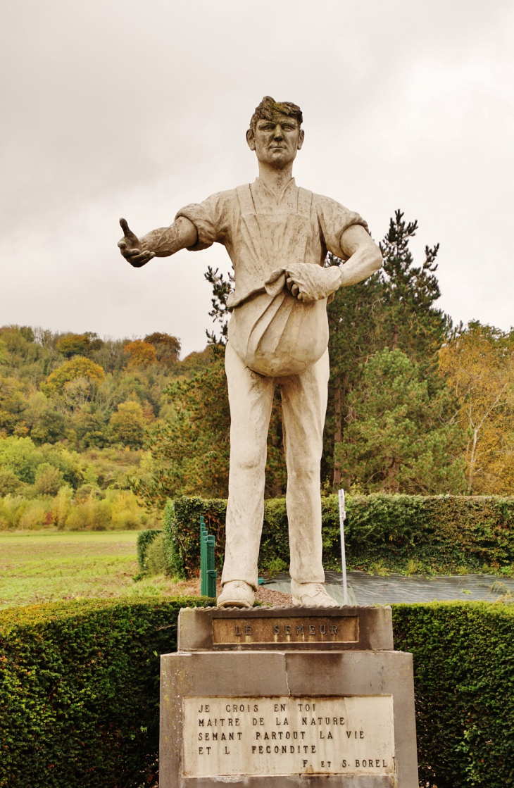 Sculpture ( Le Semeur ) - Clerques