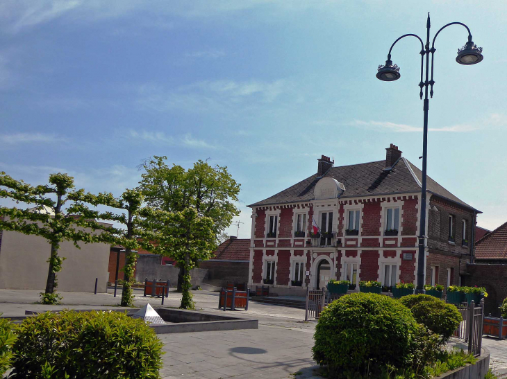 PLACE DE LA MAIRIE - Dainville