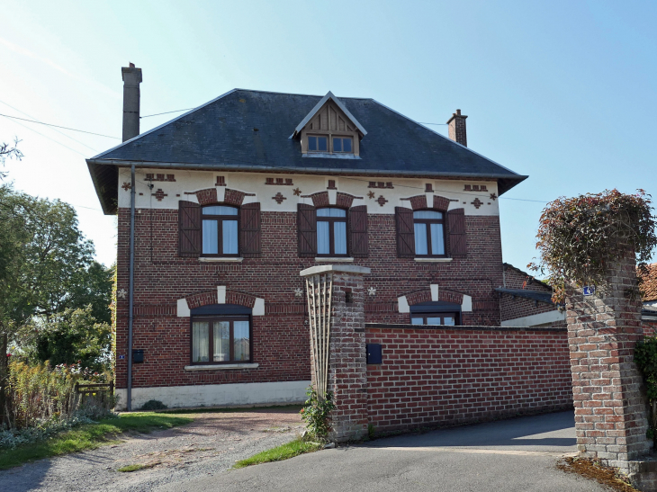 Maison originale dans le village - Frémicourt