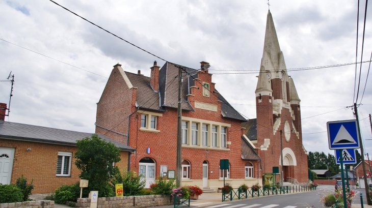 La Mairie et L'église - Fresnes-lès-Montauban