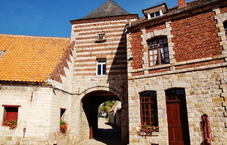 Le Château - Fresnicourt-le-Dolmen