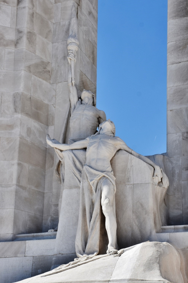 Mémorial-Canadien - Givenchy-en-Gohelle