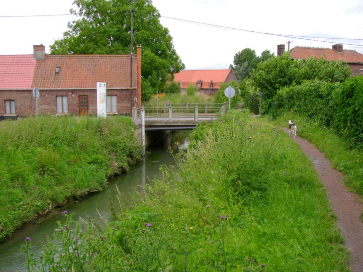 Chemin de randonnée (le sentier des écoliers) - Gonnehem