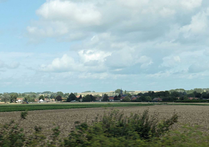 Le village vu de l'autoroute A26 - Hamblain-les-Prés