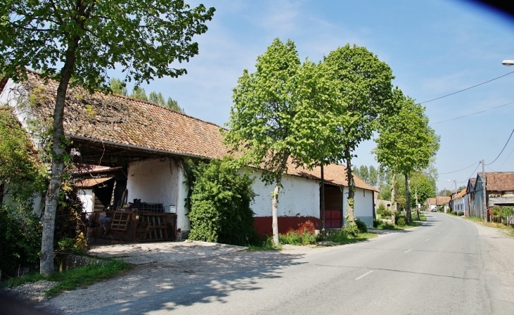 Le Village - Humbert