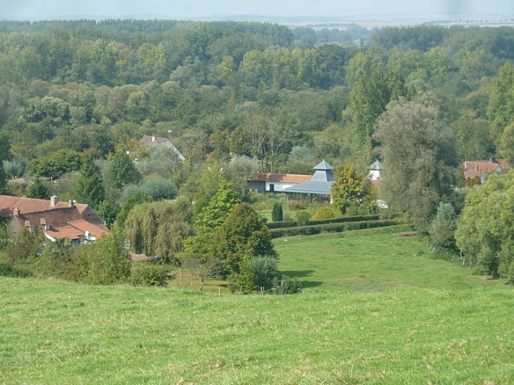 Le village vu des remparts de Montreuil - La Madelaine-sous-Montreuil