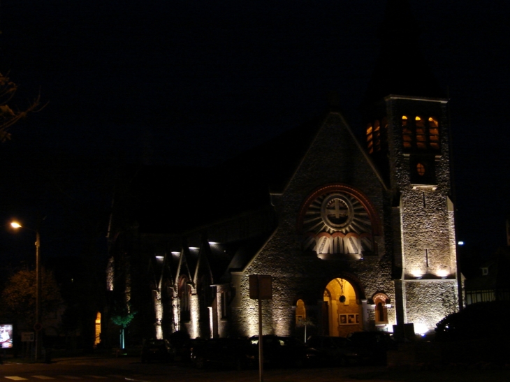 L'Eglise Sainte-Jeanne-D'Arc de nuit - Le Touquet-Paris-Plage