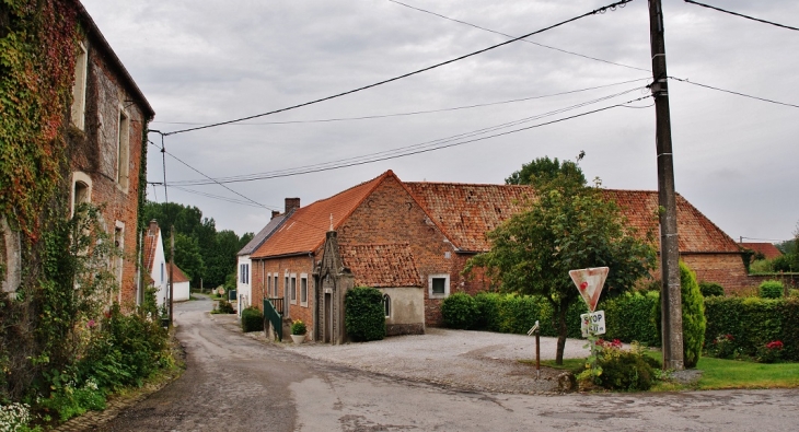 Le Village - Le Wast