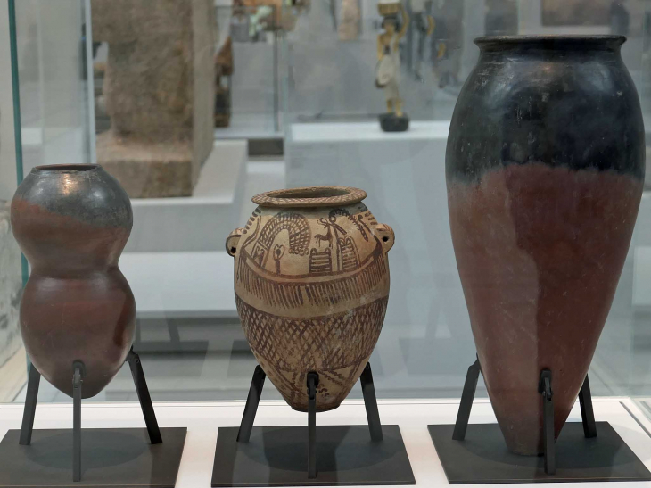 LOUVRE Galerie du Temps Antiquité Egyptienne : vases 3800 av JC - Lens