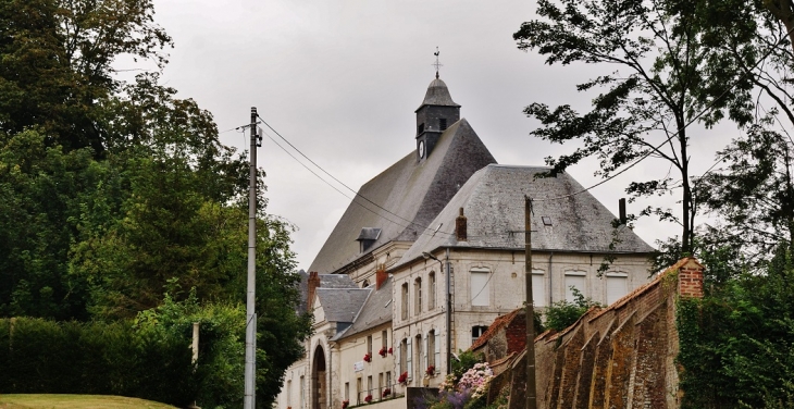 La Mairie et l'église - Licques