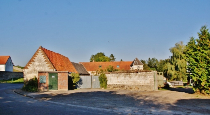 Le Village - Mont-Saint-Éloi