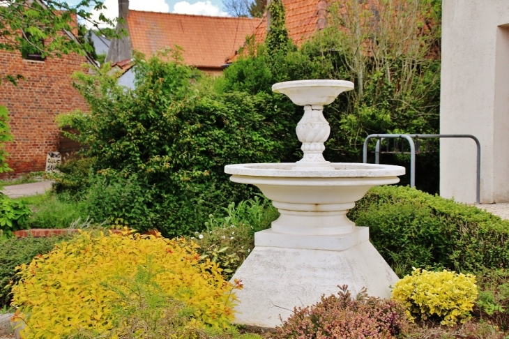 Fontaine de la Mairie - Nielles-lès-Bléquin