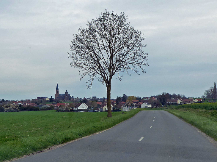 Le village vu de la route - Oisy-le-Verger