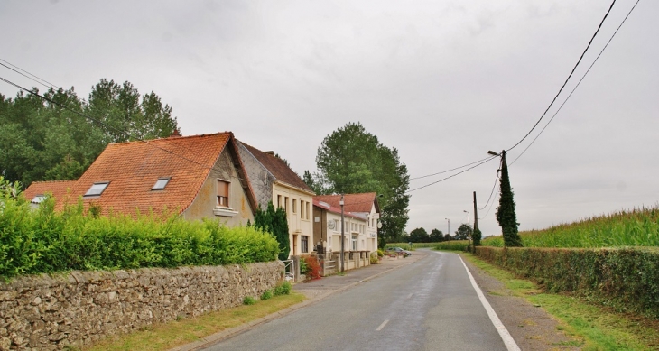 Le Village - Pernes-lès-Boulogne