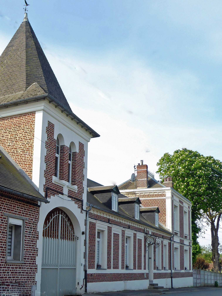 Ferme dans la grand'rue - Quéant